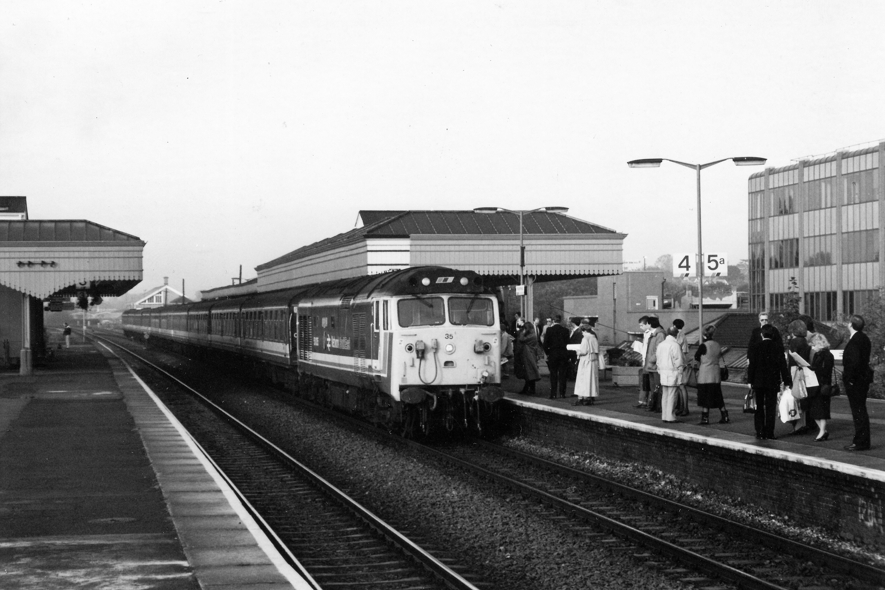 50035 'Ark Royal' at Maidenhead